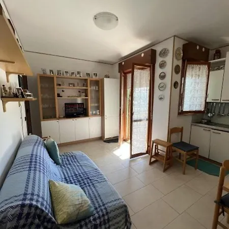Spacious With Pool Access *
