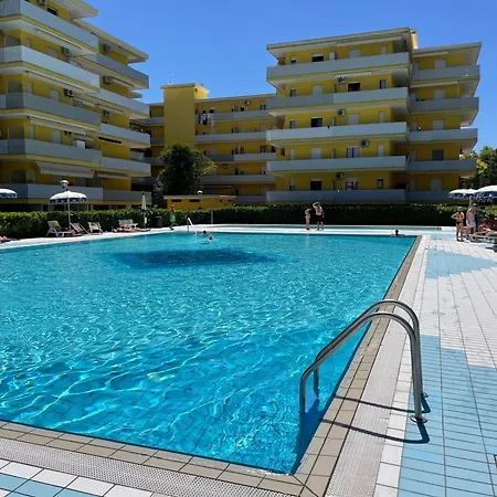 Apartamento Spacious With Pool Access